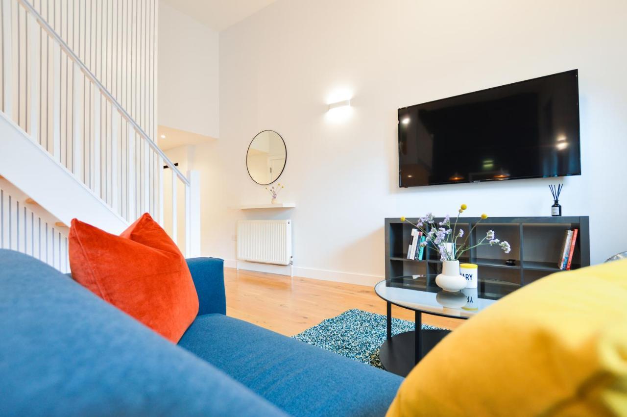 Spacious West Hampstead Apartment With Mezzanine Bedroom By Concept Apartments Лондон Экстерьер фото