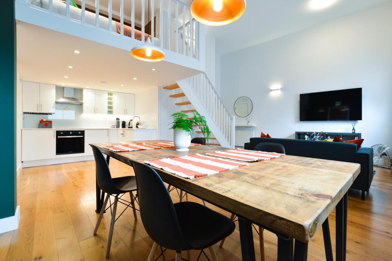 Spacious West Hampstead Apartment With Mezzanine Bedroom By Concept Apartments Лондон Экстерьер фото
